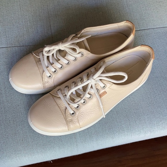 Ecco Shoes - Ecco size 8 or 39. Like new. Worn once.